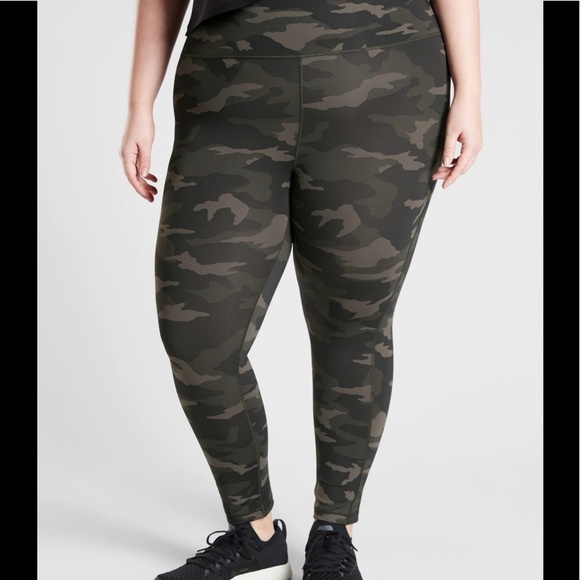 Athleta Pants - Athleta New Size 2x Ultimate Stash Pocket Camo Print Compression 7/8 Leggings